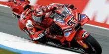 MotoGP, Bagnaia scatenato a Brno: pole position davanti a Marquez. Alle 15 la sprint race