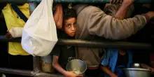 In Grecia impedito l'attracco di una nave da crociera israeliana. L'allarme delle ong: "A Gaza è carestia di massa"