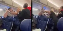 Panico in volo: lottatore di MMA perde le staffe, rissa sfiorata