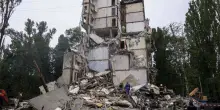 Droni sul centro di Kiev: ancora vittime. L'hub militare "nel mirino" distante 20 km