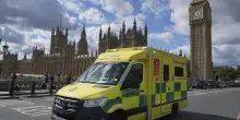 Londra, scandalo nella sanità: per gli immigrati tutto gratis, dal dentista agli occhiali