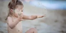 Sabbia negli occhi: cosa fare e cosa evitare