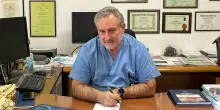 Salvo con un dardo in testa. "E l'ho operato da sveglio"