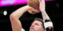 L’Armani dice no, Doncic la bacchetta
