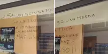 "Imbroglione, mafioso, mer...". L'assalto a una sede della Lega e gli insulti choc contro Salvini