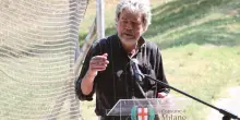 Messner: "Montagne rovinate da auto, selfie e influencer"