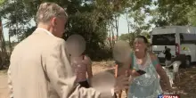 Troupe di Mediaset aggredita nel campo Rom