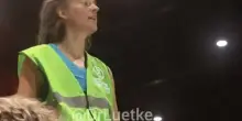 "Spacciatori". La folle protesta di Rackete nella tv norvegese: cacciata tra i fischi