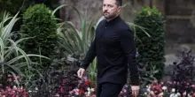 Zelensky alla finestra lavora su due fronti: garanzie post-belliche e forniture per la difesa