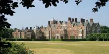 "Un esorcismo a Palazzo". La strana storia di Elisabetta e dei fantasmi a Sandringham