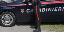 Ospite di amici, abusa della figlia: arrestato 48enne