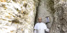 Anche il Papa ha un tubo che perde