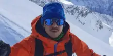 Voleva aiutare una collega bloccata sulla montagna: morto l'alpinista italiano Luca Sinigaglia