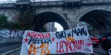 Meloni dà la linea: "Basta zone franche". E subito la sinistra sta con gli okkupanti