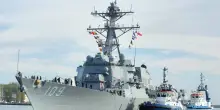 Navi da guerra, sottomarini e aerei spia: Trump invia la flotta contro narcos e Venezuela