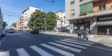 Vicenza, incidente sulle strisce pedonali. Mamma e figlia di quattro mesi investite: grave 36enne