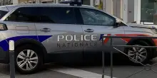 Auto contro la folla in Francia: un morto e 5 feriti. La polizia: "Atto intenzionale"