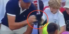 US Open, bufera su un milionario polacco: ruba il cappellino a un bambino, era il regalo di Majchrzak