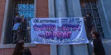 Pd, vip e Anpi al corteo del Leoncavallo: "Sinistra sempre dalla parte dell'illegalità"
