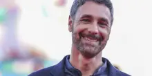 Raoul Bova porta il figlio sul set di Don Matteo: Francesco reciterà nella fiction Rai