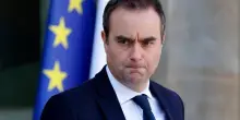 Lecornu premier a tempo di record. Macron tira dritto ma resta nella bufera. Destra e sinistra chiedono la sua testa