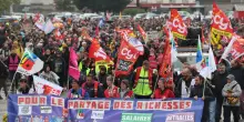 Scontri e proteste, il movimento "Bloquons tout" paralizza la Francia: 200 arresti. Tensioni a Parigi