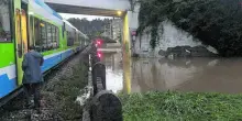 Maltempo, treno salvato dal baratro
