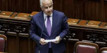 "Offensivo adombrare ombre sul governo". Piantedosi gela la sinistra sull'attentato a Ranucci
