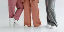 Pantaloni ampi, gli outfit per indossarli a 50 anni anche in autunno