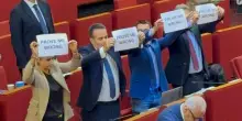 Genova, l'odio del consigliere della Salis contro FdI: "Vi abbiamo già appesi una volta"