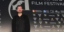 Alessandro Siani compie 50 anni: tra carriera, comicità e riservatezza