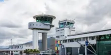 Controllore di volo si addormenta: aereo bloccato sopra la Corsica per un'ora
