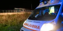 Due giovani di 17 e 18 anni accoltellati in strada in centro a Milano. Uno è grave
