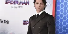 Incidente sul set di Spiderman, Tom Holland finisce in ospedale: cosa è successo