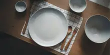 Saltare la cena fa bene? Chi può farlo e chi invece deve evitarlo