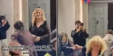 Iva Zanicchi cade dopo il concerto a Noci (Bari). Attesa a New York per l'evento targato Rai Italia