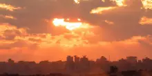 Israele cancella le sanzioni e riapre Rafah, ma Netanyahu avverte: "Hamas si disarmi o sarà l'inferno"