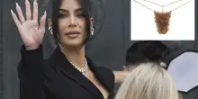 Kim Kardashian lancia il perizoma con il pelo: quanto costa e perché è già sold out