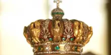 Il diadema e le spille delle regine francesi: il bottino inestimabile (e la corona ritrovata)