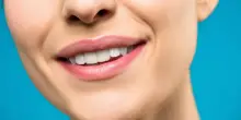 Sei rimedi naturali per denti più bianchi