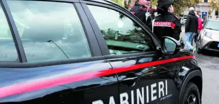Coppia arrestata per abusi sui figli: la denuncia partita dalla figlia con una chiamata al Telefono Azzurro