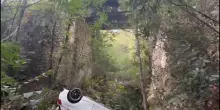 Auto precipita giù da un ponte in Gallura: morto un ragazzo, suo padre fra i soccorritori