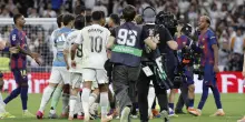 Finale infuocato tra Real e Barcellona: si sfiora la rissa, interviene la polizia