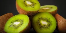 Kiwi, consumarne due prima di andare a dormire migliora il riposo (questo e altri benefici)