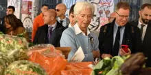Christine Lagarde al mercato a Firenze: "Prezzi del cibo molto alti"