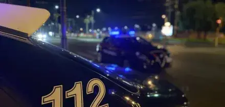 Donna di 58 anni muore investita da un’auto pirata. È caccia all'uomo