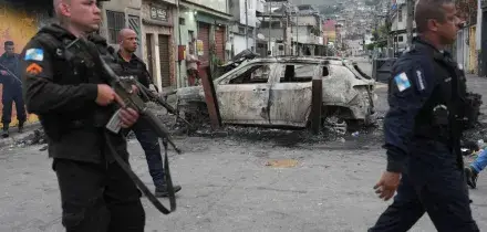 Guerra anti-narco a Rio de Janeiro: 122 morti e 81 arresti nel maxi blitz nelle favelas