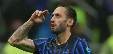 Inter tutto in un tempo. Torna a correre, umilia la Fiorentina e aggancia i rossoneri