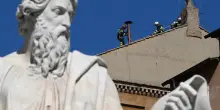 I cardinali cercano "il nome". Intervista inedita di Francesco: "No alla Chiesa dei soldi"