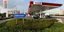 Ennesimo calo alla pompa: i marchi che hanno abbassato i prezzi di benzina e diesel
